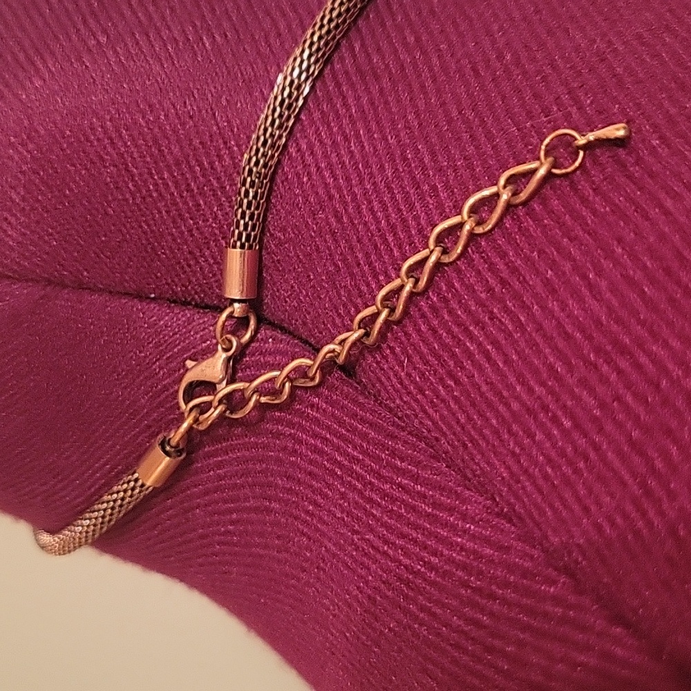 Elegant Rose Gold Colored Heart Pendant Necklace - Picture 2 of 4